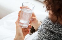 喝水后很快排尿是怎么回事 女性喝水后很快就尿的原因