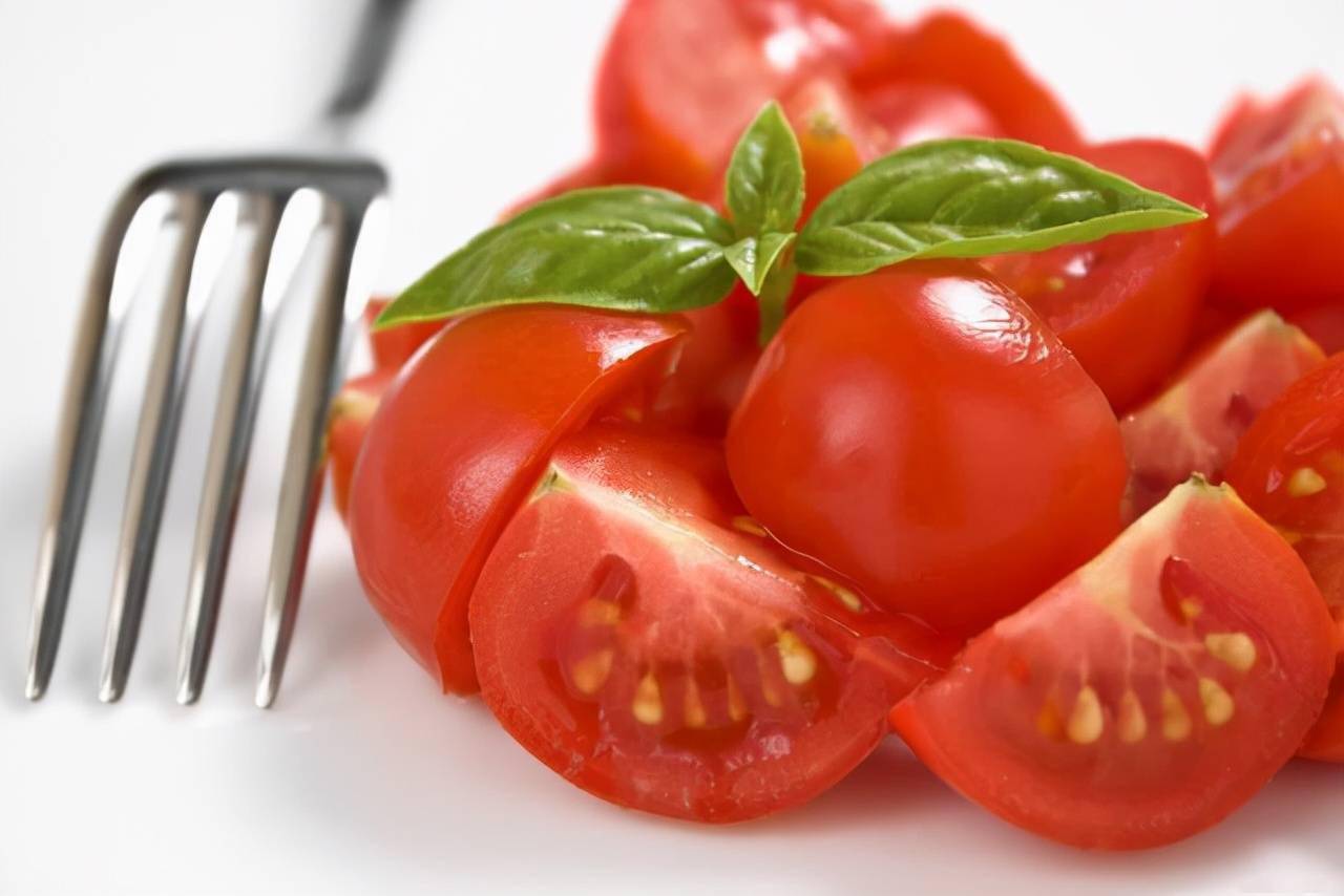 长期吃西红柿可以美白吗 吃西红柿最佳美白时间
