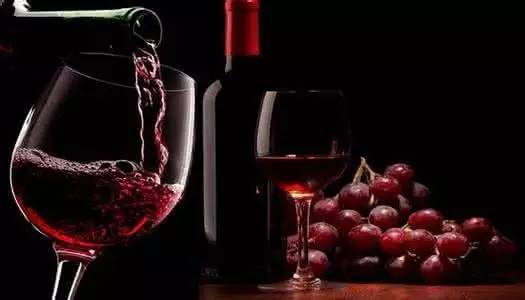 红酒避免与哪些食物同食  红酒和什么相克致死