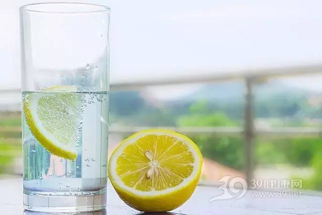 柠檬水的正确泡法减肥 柠檬水减肥做法